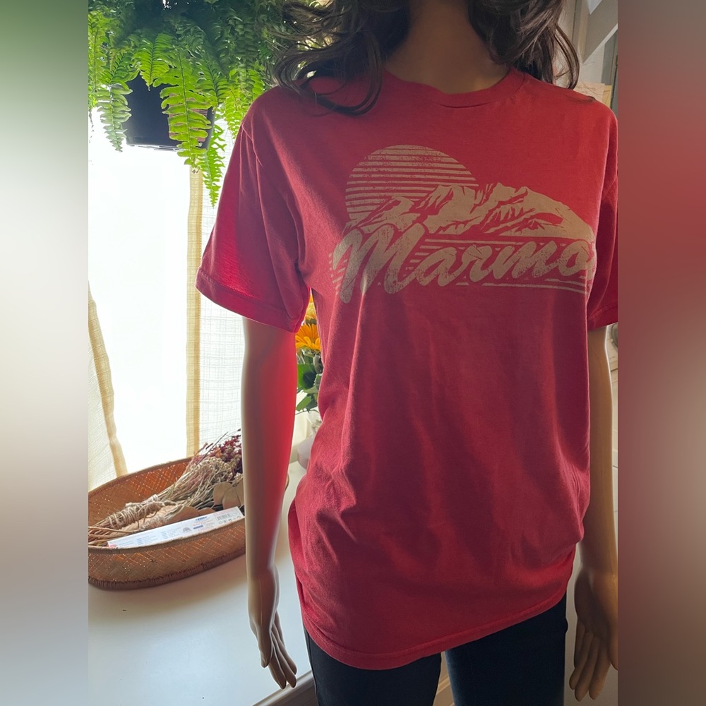 Small Marmot red T-shirt in excellent condition. Super cute!